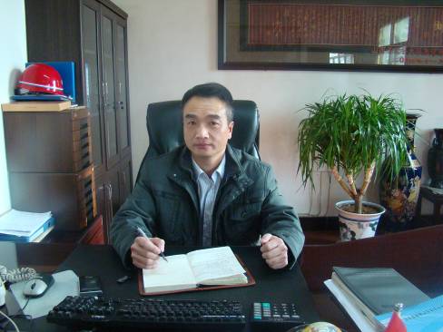 公司总经理李福忠先生恭祝全体职工新年快乐.jpg